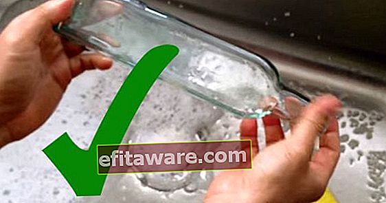 Niente più pratica: come pulire più facilmente una bottiglia di vetro stretta?